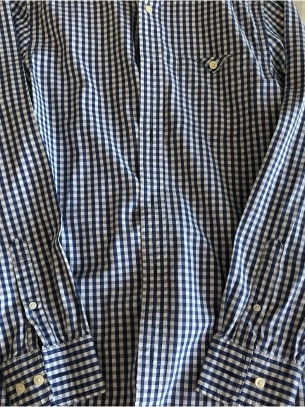 👕 Like New this Banana Republic Grey and White Check Button-Down 👕